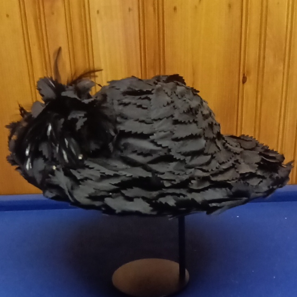 Chic Black Feathered Women's Hat